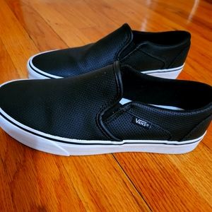 Women's Vans Asher Slip on Leather Sneaker